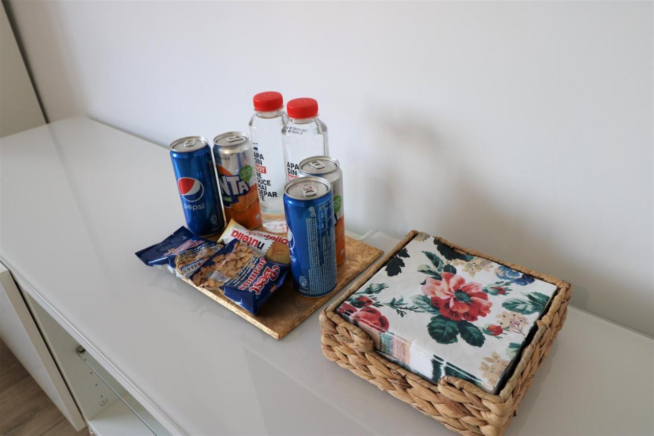 Lovely City Center Apartment - Free Minibar Бухарест Экстерьер фото