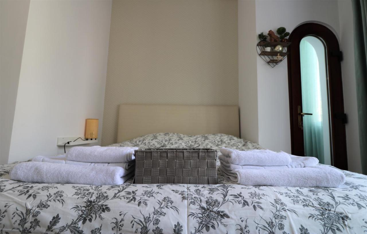 Lovely City Center Apartment - Free Minibar Бухарест Экстерьер фото