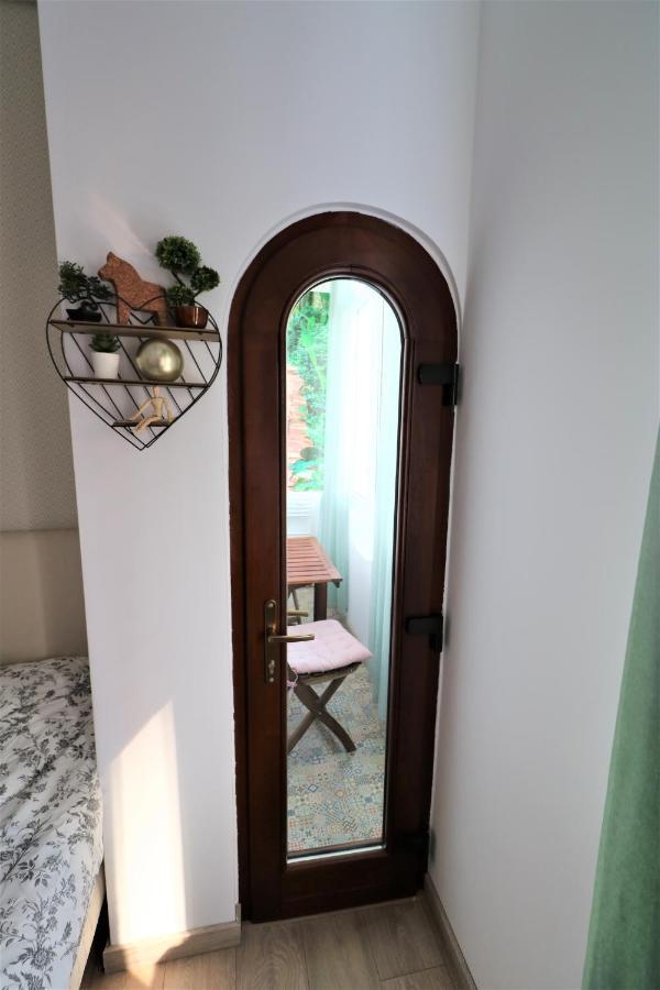 Lovely City Center Apartment - Free Minibar Бухарест Экстерьер фото