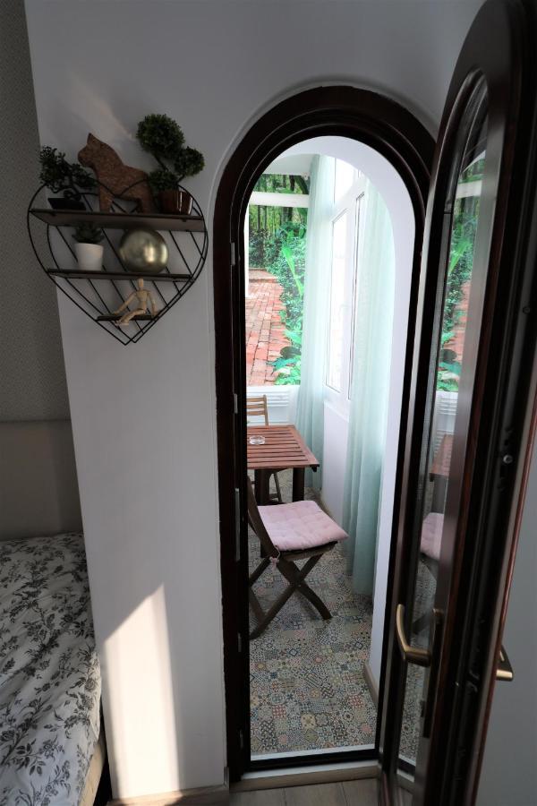 Lovely City Center Apartment - Free Minibar Бухарест Экстерьер фото