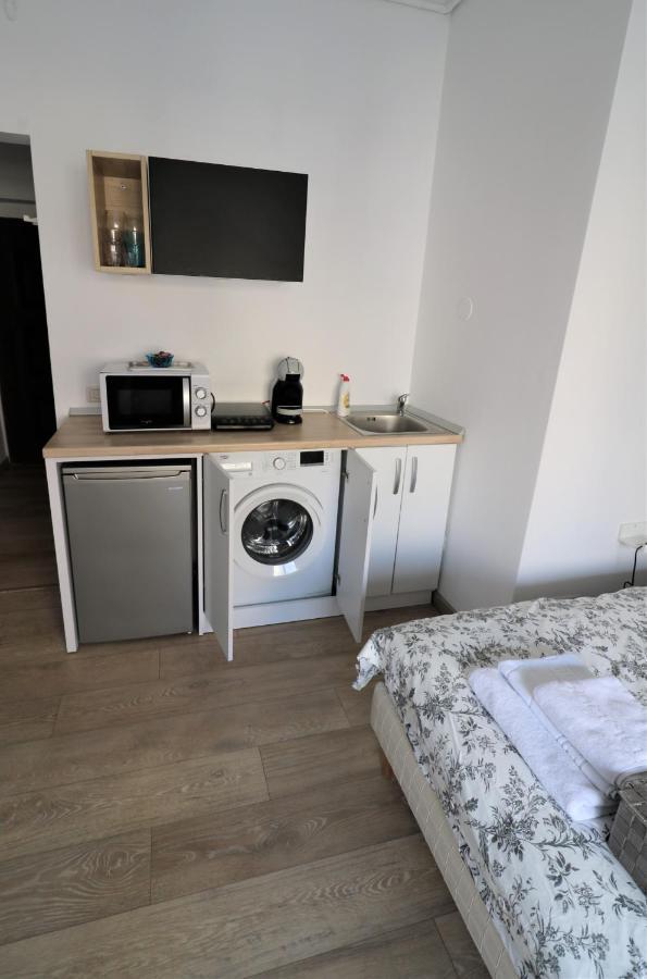 Lovely City Center Apartment - Free Minibar Бухарест Экстерьер фото